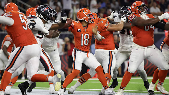 Things have been closing in fast on Caleb Williams as he tries to throw and Bil Belichick blames GM Ryan Poles. Things have been closing in fast on Caleb Williams as he tries to throw and Bil Belichick blames GM Ryan Poles.