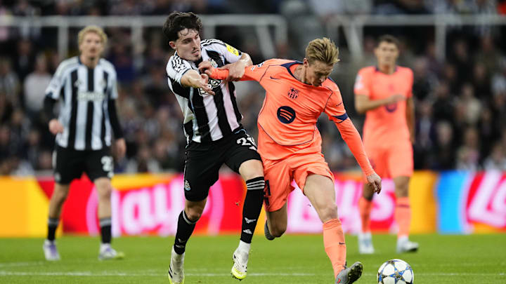 Newcastle United FC v FC Barcelona - UEFA Champions League