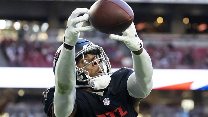 Dec 21, 2025; Glendale, Arizona, USA; Atlanta Falcons tight end Kyle Pitts Sr. (8) against the Arizona Cardinals at State Farm Stadium. Mandatory Credit: Mark J. Rebilas-Imagn Images