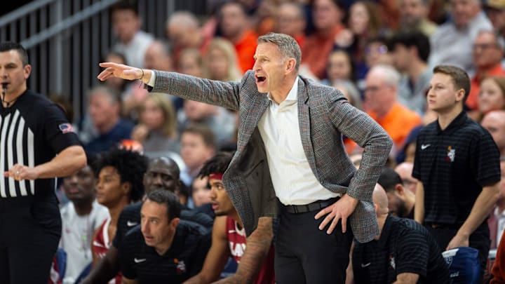 Alabama Crimson Tide head coach Nate Oats talks with his team as Auburn Tigers take on Alabama Crimson Tide at Neville Arena in Auburn, Ala. on Saturday, Feb. 7, 2026.
