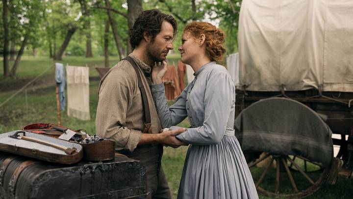 Little House on the Prairie. (L to R) Luke Bracey as Charles Ingalls, Crosby Fitzgerald as Caroline Ingalls in episode 101 of Little House on the Prairie. Cr. Eric Zachanowich/Netflix © 2026