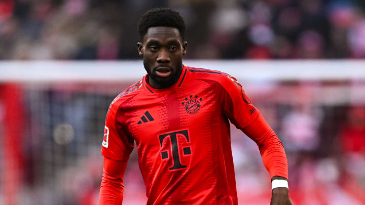 Alphonso Davies est au centre des attentions. Alphonso Davies est au centre des attentions.