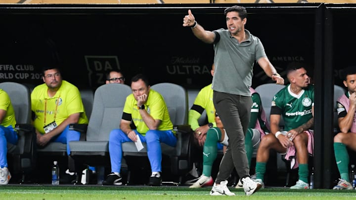Abel Ferreira diz que pediu para Maresca, técnico do Chelsea, cuidar do Estêvão na Inglaterra