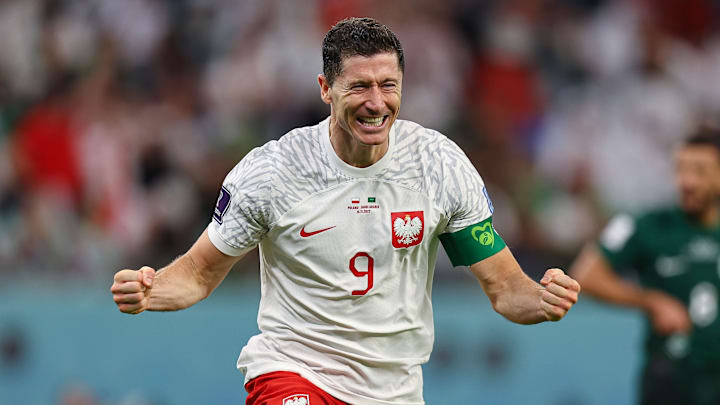 Com gol e assistência, o camisa 9 só não brilhou mais que Wojciech Szczesny na vitória polonesa 