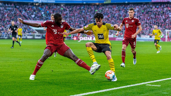 Reinier im Duell mit Dayot Upamecano vom FC Bayern