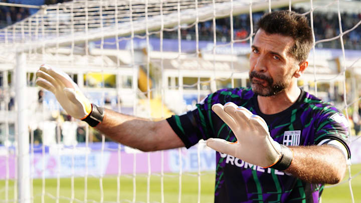 Gianluigi Buffon répond avec classe sur son statut de plus grand gardien de tous les temps.