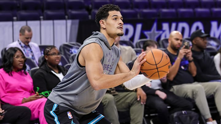 Dec 26, 2025; Orlando, Florida, USA; Charlotte Hornets guard Josh Green (10) warms up before the game against the Orlando Magic at Kia Center. Mandatory Credit: Mike Watters-Imagn Images Dec 26, 2025; Orlando, Florida, USA; Charlotte Hornets guard Josh Green (10) warms up before the game against the Orlando Magic at Kia Center. Mandatory Credit: Mike Watters-Imagn Images