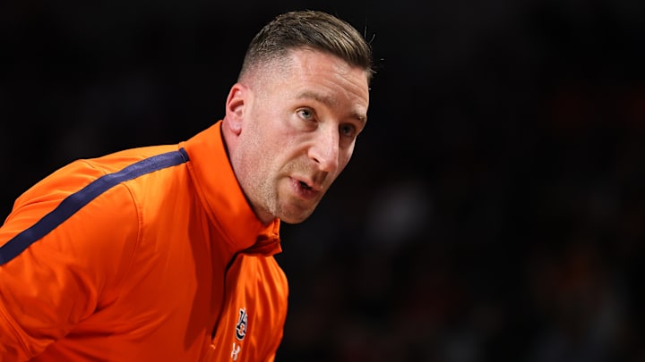One Kentucky journalist shared notable thoughts on Steven Pearl after Auburn basketball destroyed UK on Saturday