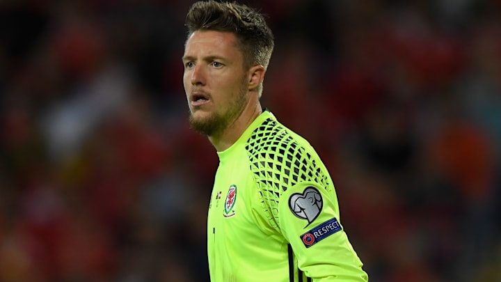 Wayne Hennessey a reçu le carton rouge.