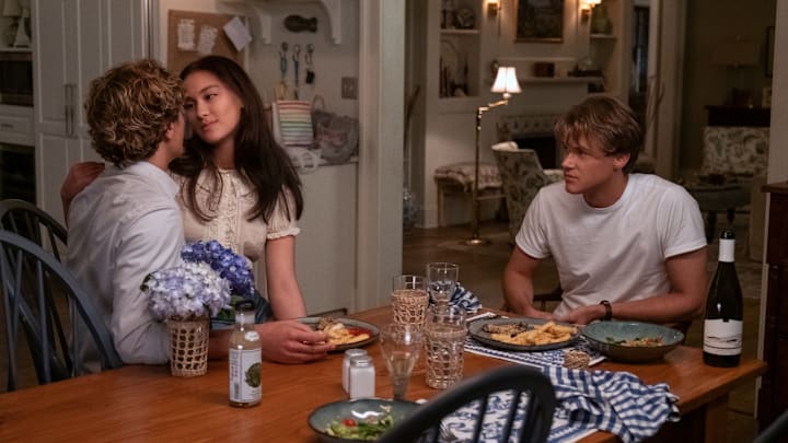Jeremiah (Gavin Casalegno), Belly (Lola Tung), and Conrad (Christopher Briney) in THE SUMMER I TURNED PRETTY Photo: Erika Doss © AMAZON CONTENT SERVICES LLC