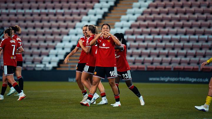 La mexicana Rebeca Bernal celebra uno de sus dos goles con el United. La mexicana Rebeca Bernal celebra uno de sus dos goles con el United.