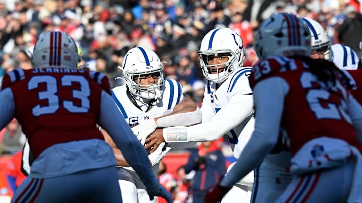 Dec 1, 2024; Foxborough, Massachusetts, USA; Indianapolis Colts quarterback Anthony Richardson (5) hands the ball to running back Jonathan Taylor (28) during the first half against the New England Patriots at Gillette Stadium. Mandatory Credit: Eric Canha-Imagn Images Dec 1, 2024; Foxborough, Massachusetts, USA; Indianapolis Colts quarterback Anthony Richardson (5) hands the ball to running back Jonathan Taylor (28) during the first half against the New England Patriots at Gillette Stadium. Mandatory Credit: Eric Canha-Imagn Images
