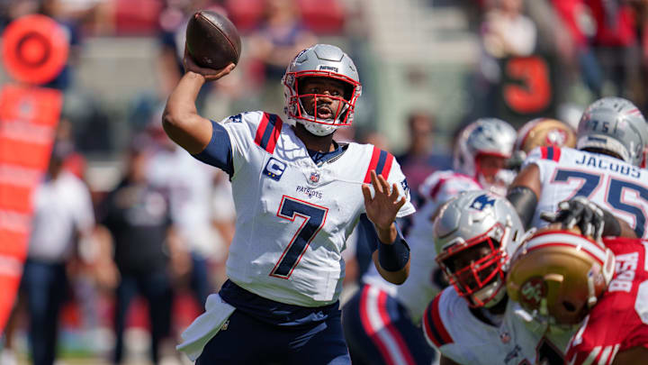 New England Patriots quarterback Jacoby Brissett (7) passes the football against the San Francisco 49ers during the first quarter at Levi's Stadium.
