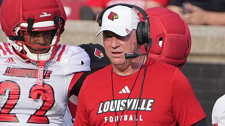 Louisville’s Jeff Brohm coaches against Louisville in the Spring Football game
April 17, 2026 Louisville’s Jeff Brohm coaches against Louisville in the Spring Football game
April 17, 2026