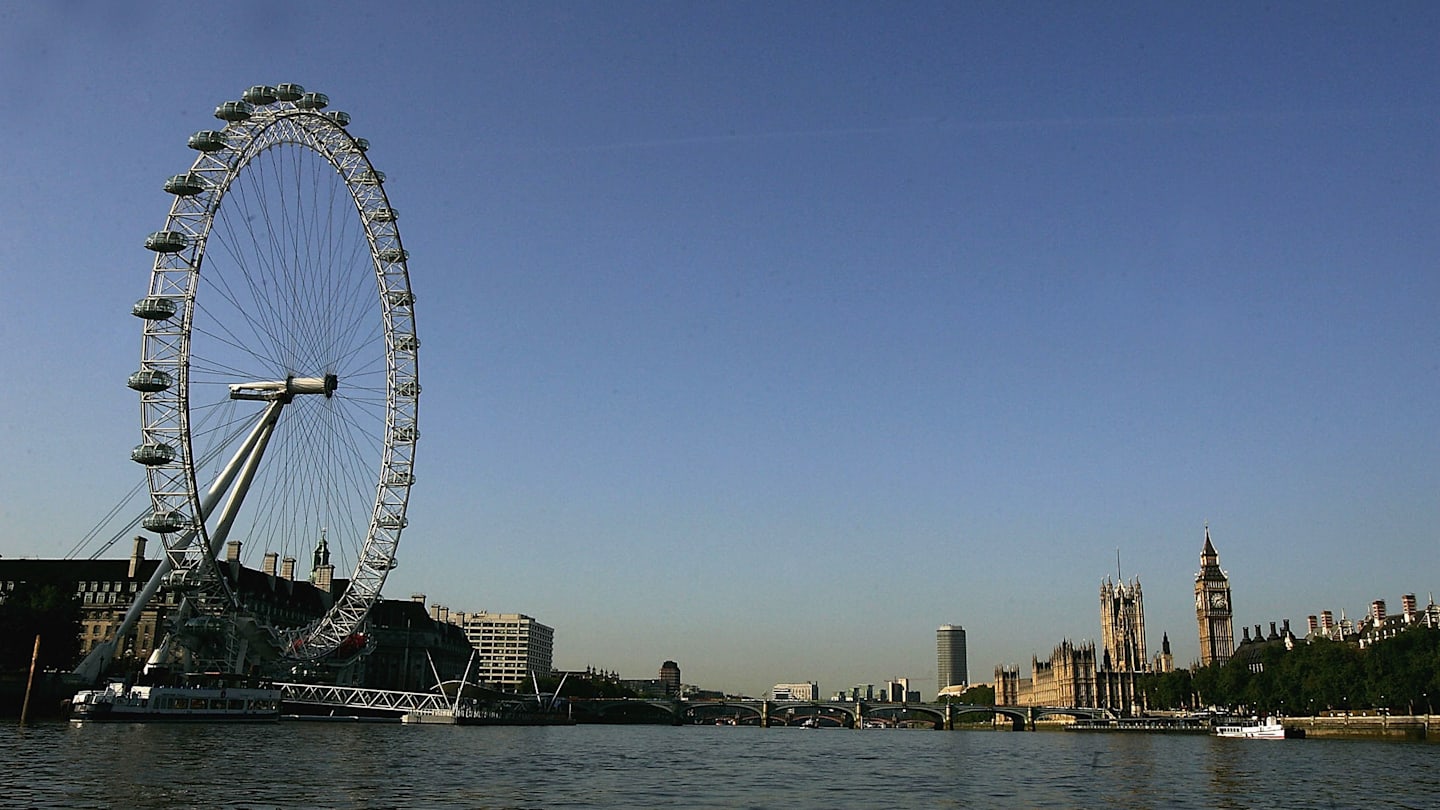 The 20 Tourist Attractions With the Most Notorious Lines