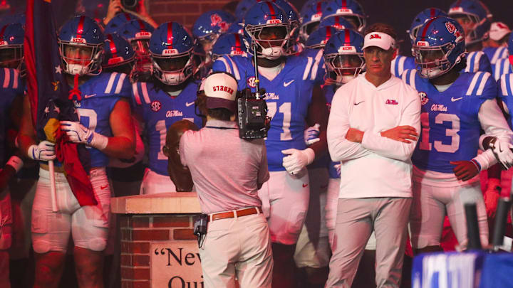 Nov 15, 2025; Oxford, Mississippi, USA; Mississippi Rebels head coach Lane Kiffin stands with his players before a game against the Florida Gators at Vaught-Hemingway Stadium. Mandatory Credit: Petre Thomas-Imagn Images Nov 15, 2025; Oxford, Mississippi, USA; Mississippi Rebels head coach Lane Kiffin stands with his players before a game against the Florida Gators at Vaught-Hemingway Stadium. Mandatory Credit: Petre Thomas-Imagn Images