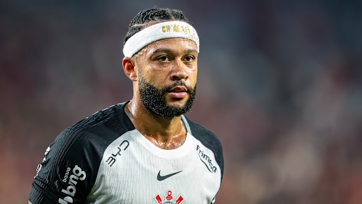 Depay estava próximo do retorno ao time Depay estava próximo do retorno ao time