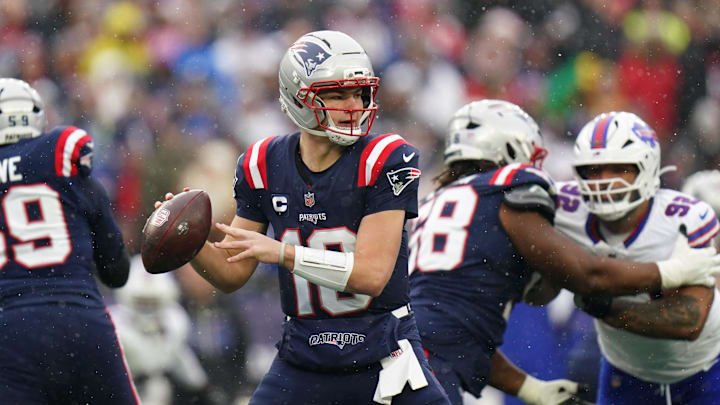 Dec 14, 2025; Foxborough, Massachusetts, USA; New England Patriots quarterback Drake Maye (10) passes the ball against the Buffalo Bills in the first quarter at Gillette Stadium. Mandatory Credit: David Butler II-Imagn Images Dec 14, 2025; Foxborough, Massachusetts, USA; New England Patriots quarterback Drake Maye (10) passes the ball against the Buffalo Bills in the first quarter at Gillette Stadium. Mandatory Credit: David Butler II-Imagn Images
