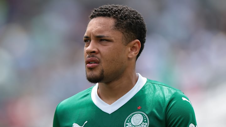 Vitor Roque a du mal à briller avec Palmeiras. Vitor Roque a du mal à briller avec Palmeiras.