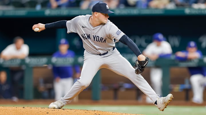 Sep 4, 2024; Arlington, Texas, USA; New York Yankees pitcher Scott Effross (59) comes in to pitch during the fourth inning against the Texas Rangers at Globe Life Field. Mandatory Credit: Andrew Dieb-Imagn Images