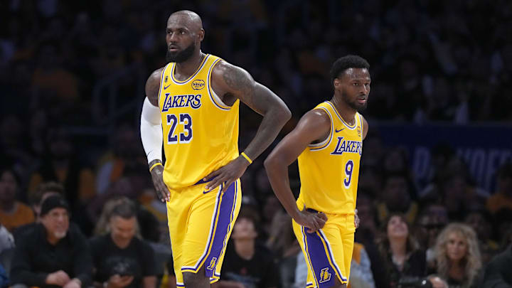 LeBron James y Bronny James juegan juntos en los playoffs 