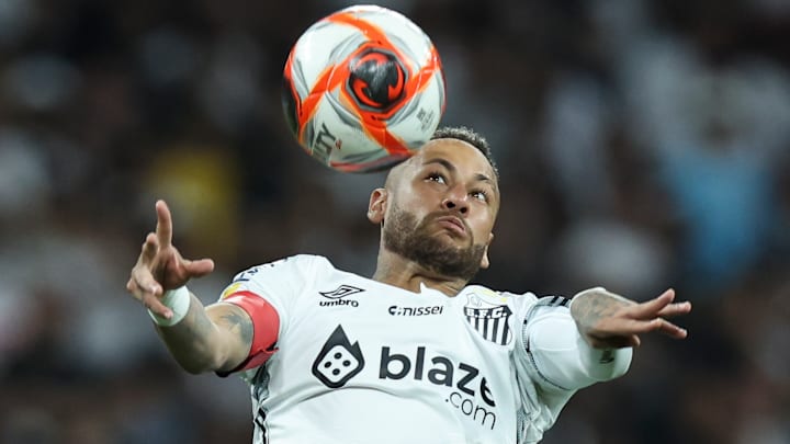 Neymar reclamou da bola do Paulistão 2025 Neymar reclamou da bola do Paulistão 2025