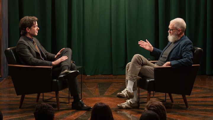 My Next Guest Needs No Introduction With David Letterman. (L to R) John Mulaney, David Letterman in My Next Guest Needs No Introduction With David Letterman. Cr. Elizabeth Sisson/Netflix © 2024