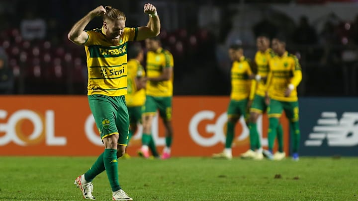 Ex-Juventude e atual artilheiro do Cuiabá, Pitta está fora do jogo