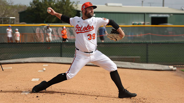 Feb 16, 2025; Sarasota, FL, USA;  Baltimore Orioles pitcher Andrew Kittredge (39) throws a pitch at Ed Smith Stadium.