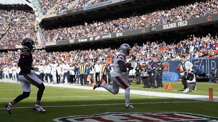 Ja'Lynn Polk gets open for the game's only touchdown on a 2-yard pass from Drake Maye in a 19-3 Patriots win over the Bears.