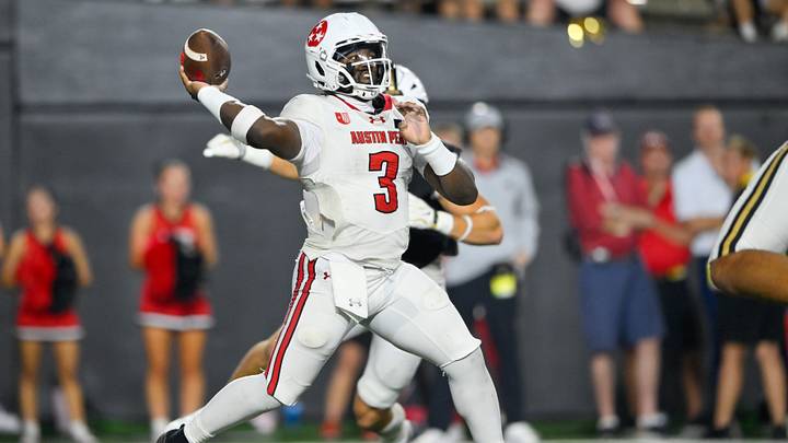 Austin Peay Governors quarterback Chris Parson (3) Austin Peay Governors quarterback Chris Parson (3)