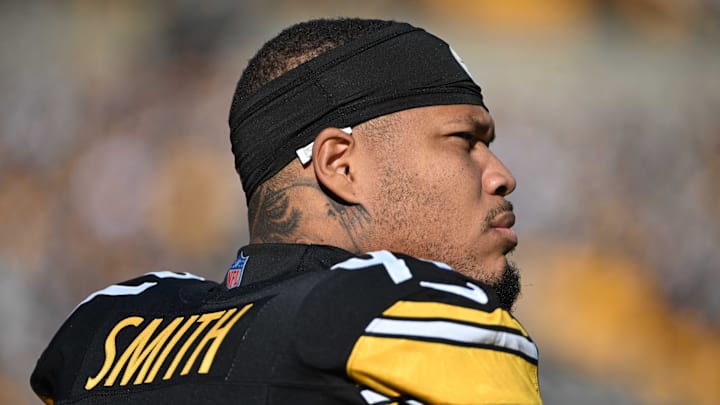 Dec 8, 2024; Pittsburgh, Pennsylvania, USA; Pittsburgh Steelers linebacker Preston Smith (91) looks at the scoreboard during a game against the Cleveland Browns at Acrisure Stadium. Mandatory Credit: Barry Reeger-Imagn Images Dec 8, 2024; Pittsburgh, Pennsylvania, USA; Pittsburgh Steelers linebacker Preston Smith (91) looks at the scoreboard during a game against the Cleveland Browns at Acrisure Stadium. Mandatory Credit: Barry Reeger-Imagn Images