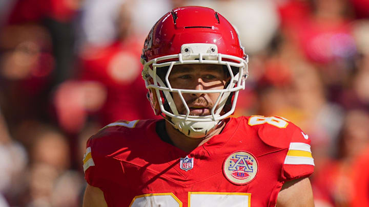 Oct 19, 2025; Kansas City, Missouri, USA; Kansas City Chiefs tight end Travis Kelce (87) gets into position prior to the snap during the first half against the Las Vegas Raiders at GEHA Field at Arrowhead Stadium. Mandatory Credit: Jay Biggerstaff-Imagn Images Oct 19, 2025; Kansas City, Missouri, USA; Kansas City Chiefs tight end Travis Kelce (87) gets into position prior to the snap during the first half against the Las Vegas Raiders at GEHA Field at Arrowhead Stadium. Mandatory Credit: Jay Biggerstaff-Imagn Images