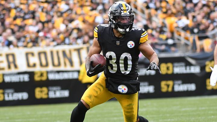Pittsburgh Steelers running back Jaylen Warren (30) may have to compete for touches in a crowded Steelers' backfield. Philip G. Pavely-USA TODAY Sports Pittsburgh Steelers running back Jaylen Warren (30) may have to compete for touches in a crowded Steelers' backfield. Philip G. Pavely-USA TODAY Sports