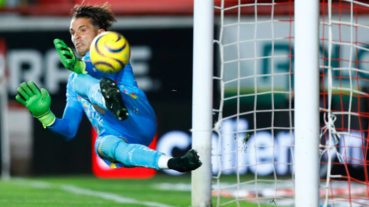 Necaxa goalie Ezequiel Unsain got his foot on this Pablo Barrera penalty kick, knocking it up and off the crossbar to give the Rayos a shootout win over Querétaro and a spot in the final Liga MX Play-In Tournament elimination game against Pachuca.