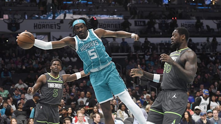 Mar 5, 2025; Charlotte, North Carolina, USA; Charlotte Hornets center Mark Williams (5) keeps the ball inbounds during the first half against the Minnesota Timberwolves at the Spectrum Center. Mandatory Credit: Sam Sharpe-Imagn Images Mar 5, 2025; Charlotte, North Carolina, USA; Charlotte Hornets center Mark Williams (5) keeps the ball inbounds during the first half against the Minnesota Timberwolves at the Spectrum Center. Mandatory Credit: Sam Sharpe-Imagn Images