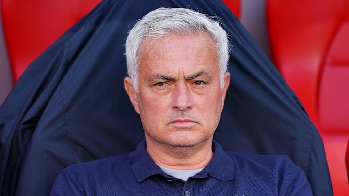 José Mourinho is the frontrunner to succeed Álvaro Arbeloa.