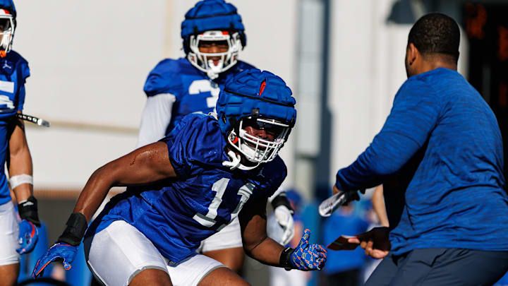 Florida Gators edge LJ McCray (11) runs a drill during spring football practice at Heavener Football Complex at the University of Florida in Gainesville, FL on Tuesday, March 11, 2025. [Matt Pendleton/Gainesville Sun]