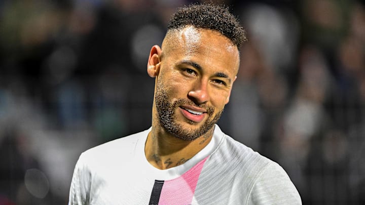 Neymar fez três gols e ainda deu assistência na goleada do PSG