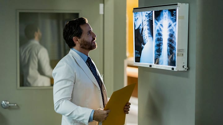 DR. DEATH -- "Tarantela Telaraña” Episode 204 -- Pictured: Edgar Ramirez as Paolo -- (Photo by: Scott McDermott/PEACOCK)