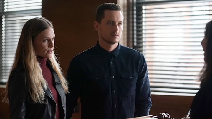 CHICAGO P.D. -- "No Way Out" Episode 909 -- Pictured: (l-r) Tracy Spiridakos as Hailey, Jesse Lee Soffer as Jay Halstead -- (Photo by: Lori Allen/NBC)