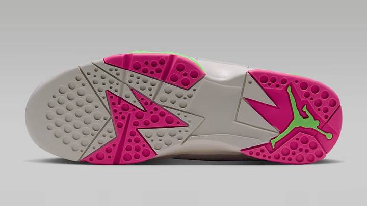 The Air Jordan 7 "Tennis Day" colorway. The Air Jordan 7 "Tennis Day" colorway.