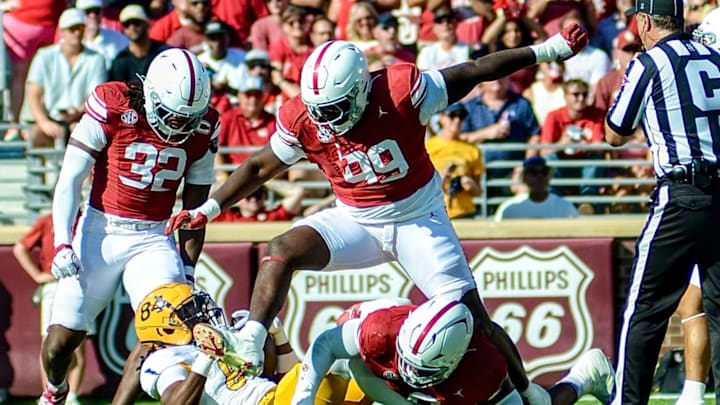 Oklahoma defensive end R Mason Thomas, defensive tackle Markus Strong