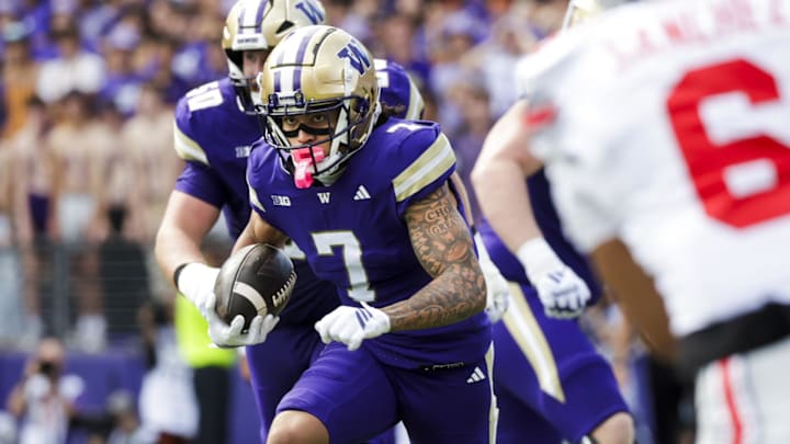 Sep 27, 2025; Seattle, Washington, USA; Washington Huskies wide receiver Raiden Vines-Bright (7) runs for yards after the catch against the Ohio State Buckeyes during the first quarter at Husky Stadium. Mandatory Credit: Joe Nicholson-Imagn Images