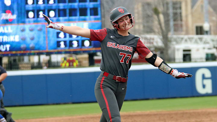 Oklahoma infielder Sydney Barker Oklahoma infielder Sydney Barker