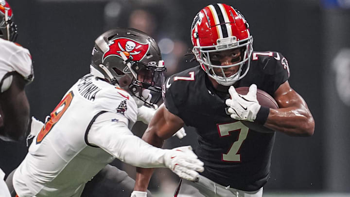 Atlanta Falcons running back Bijan Robinson, limited Thursday due to his hamstring, will play against the Carolina Panthers.