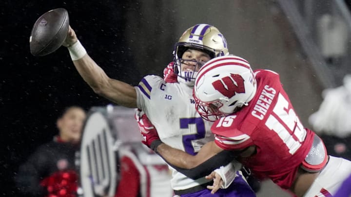 Wisconsin linebacker Sebastian Cheeks forces UW quarterback Demond Williams Jr.  to take a penalty for intentional grounding.