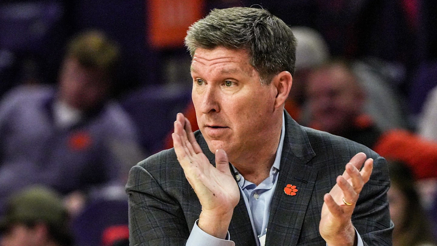 How Clemson Basketball, Brad Brownell Are Preparing For ACC West Coast Trip