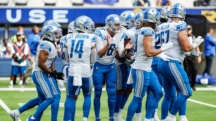 Detroit Lions quarterback Jared Goff (16) huddles with teammates before a first down against Los