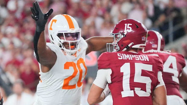 Tennessee defensive lineman Bryson Eason (20) pressures Alabama quarterback Ty Simpson (15)